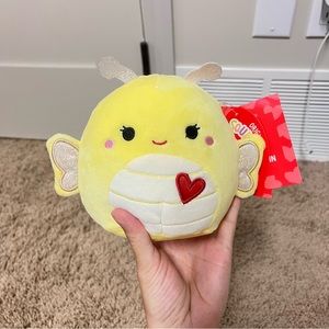 Squishmallow 5" Yellow Butterfly w Heart (Nixie) - 2022 Valentine Exclusive BNWT